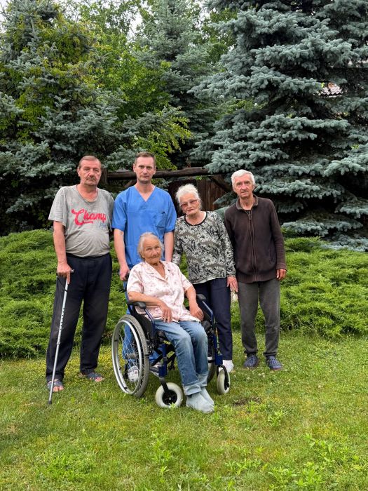 : Догляд за літніми людьми з психічними розладами у пансіонаті «Добрий Вік». Нагляд 24/7, безпека, підтримка, Київ та область.